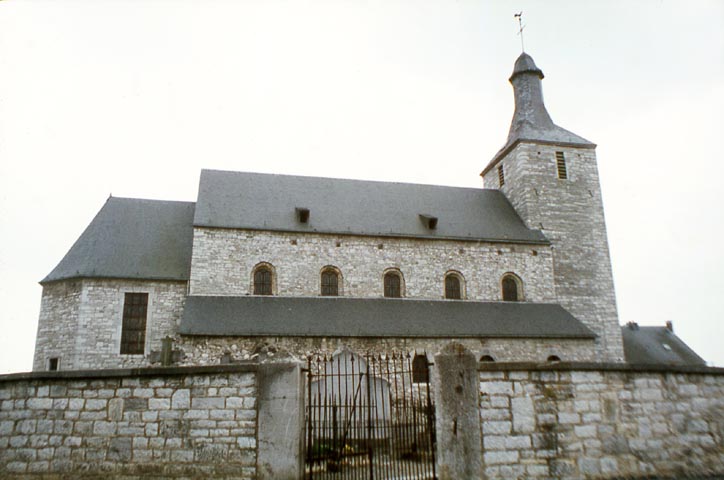 L'église romane (côté nord) photographiée début des années 70 .