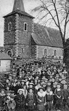 Arbrefontaine, sortie de l'église Arbrefontaine, sortie de l'église