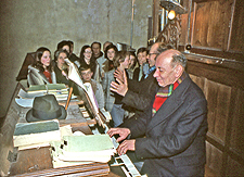 Gilbert Ninane et la chorale au jubé