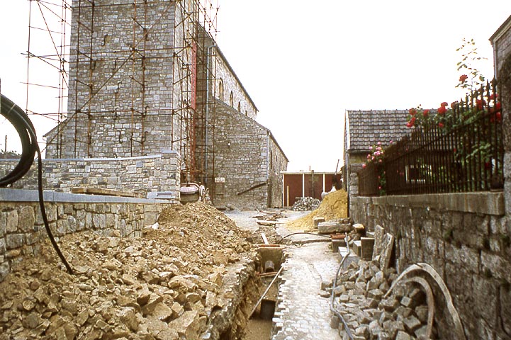 En janvier 1975 commença la restauration de l’église Saint-Martin. Dix ans plus tard, le sanctuaire était totalement remis à neuf