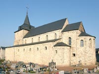 L’église romane d’Ocquier (milieu du XIIe s.). Au cours de fouilles réalisées en 1952-53, deux monuments préromans successifs furent mis au jour. 