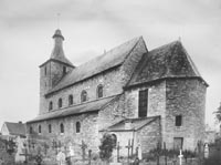 Ancienne photographie de l’église de Tohogne (côté sud) et son cimetière (cliché IRPA). 