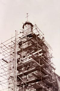 Restauration de la tour en avril 1961. 