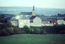 L'église vue des alentours. (Il y a trente ans.)