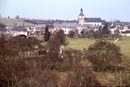 L'église vue des alentours. (Il y a trente ans.)