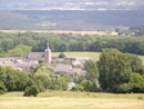 L'église vue des alentours. (Photos contemporaines.)