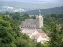 L'église vue des alentours. (Photos contemporaines.)