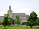 L'église vue des alentours. (Photos contemporaines.)