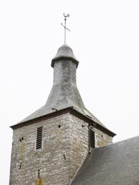 La flèche, probablement à quatre pans à l’origine, a fait place à la nouvelle, octogonale.